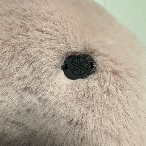 Gaiam faux fur vest. Size XL. EUC! - Picture 9 of 9